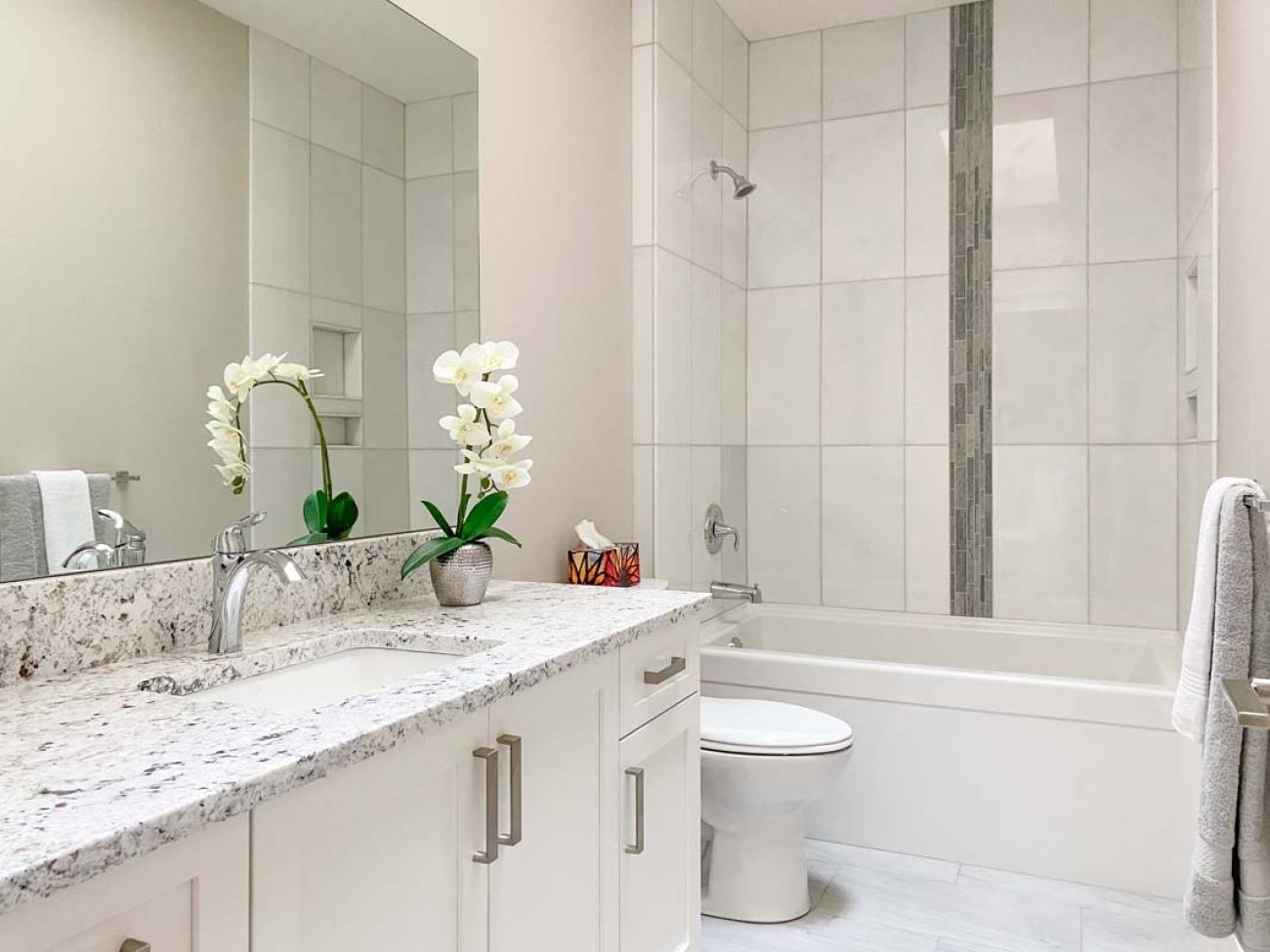 bathroom with beautiful flowers