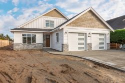 1165 Roberton Boulevard, French Creek