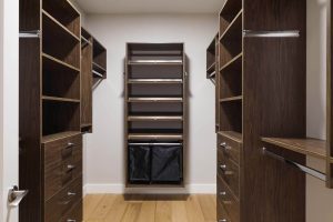 3321 Klanawa Crescent walk in closet