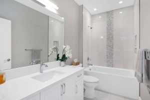 3321 Klanawa Crescent bathroom with tub/shower combo