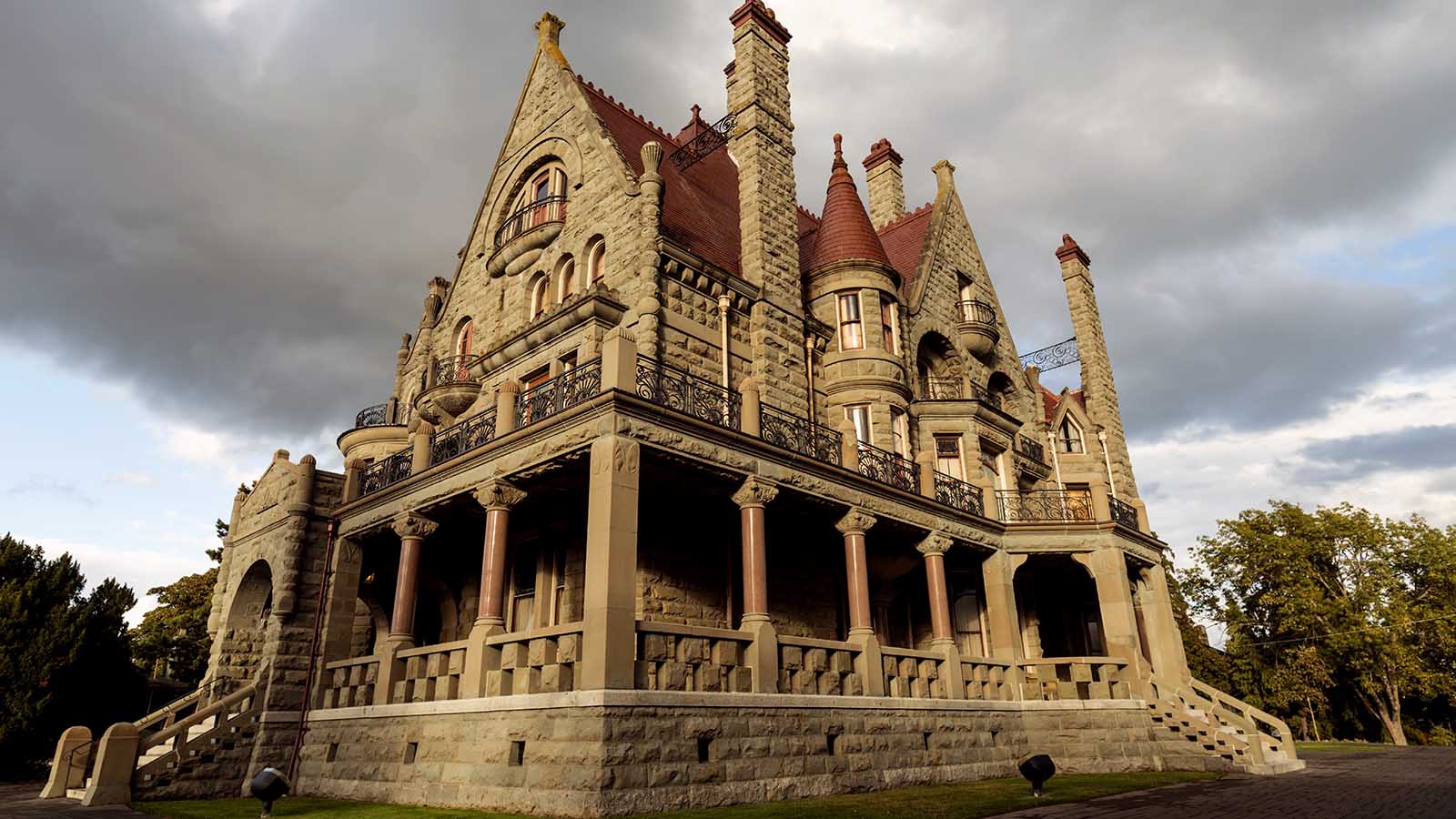 Showcases the historic home in Victoria of the wealthy Dunsmuir family as well as their contribution to the development of Vancouver Island, BC.